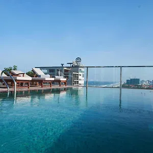 Hotell Sofiana My Khe & Spa- Rooftop Pool Bar